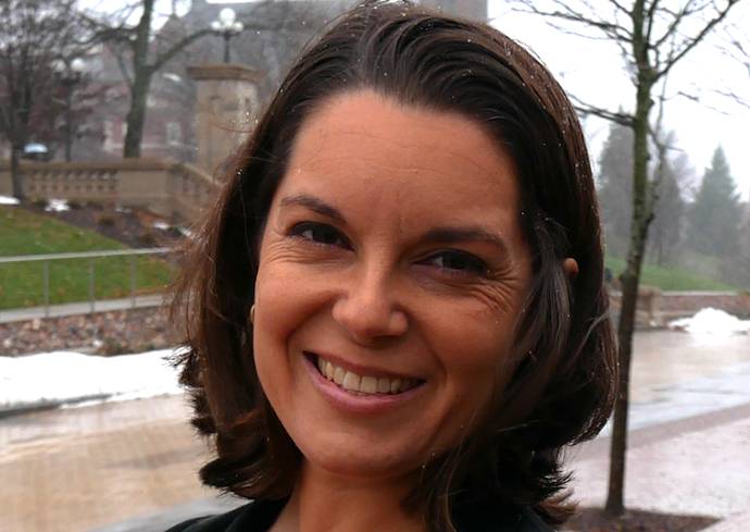 Falk College Professor Laura-Anne Minkoff-Zern Explores Ways to Benefit Farmworkers and Farmers