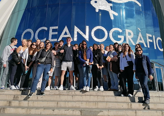 Syracuse Abroad Students Make Headlines in Spain