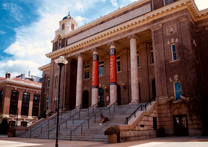 Exterior of Carnegie Library on the Syracuse University campus.