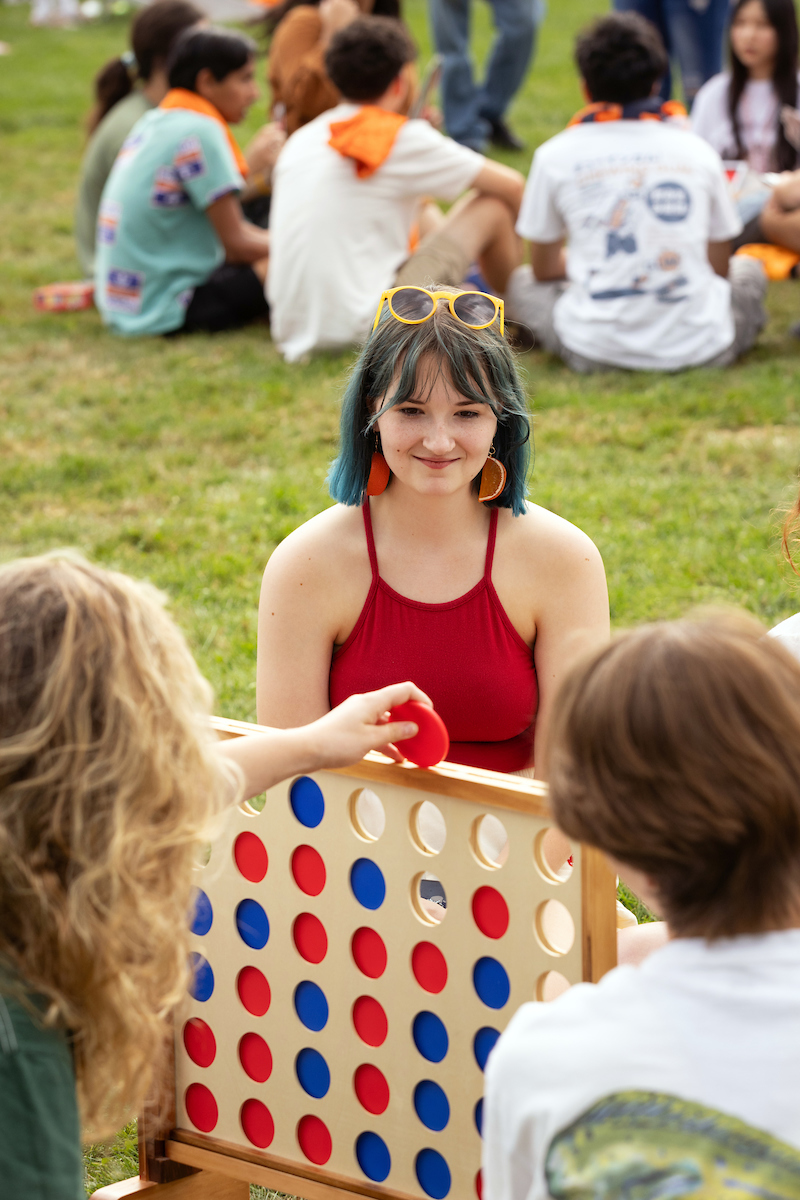 Students playing games together on the Quad during Syracuse Welcome