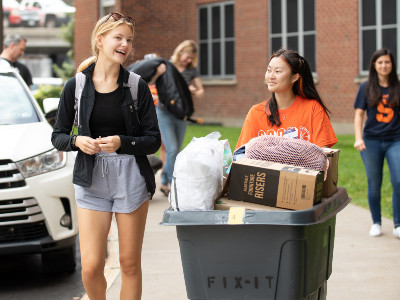 Students moving into Sadler Hall