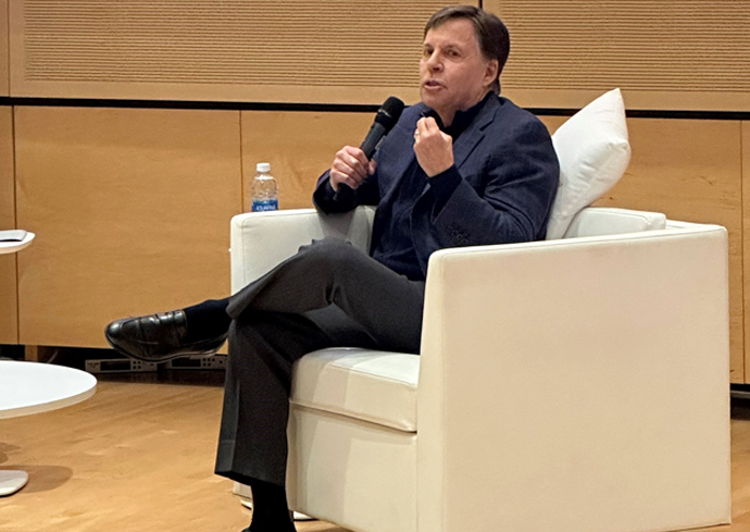 Broadcasting Legend Bob Costas ’74 Shares Tips, Stories From Hall of Fame Sportscasting Career