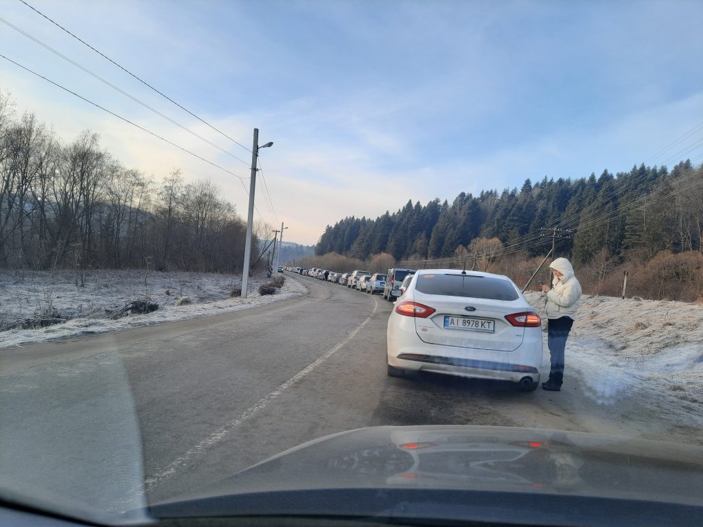 cars pulled over on the side of the road