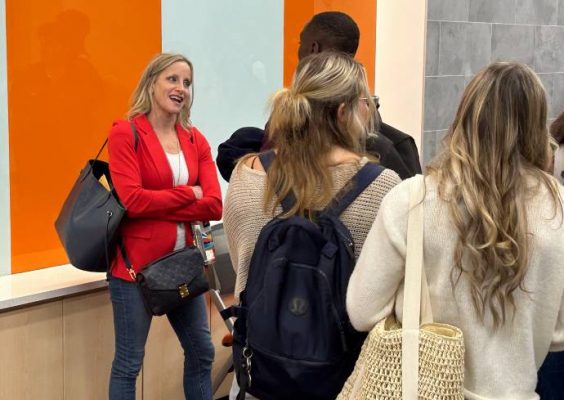 NBA player agent Danielle Cantor meets with Falk College students.