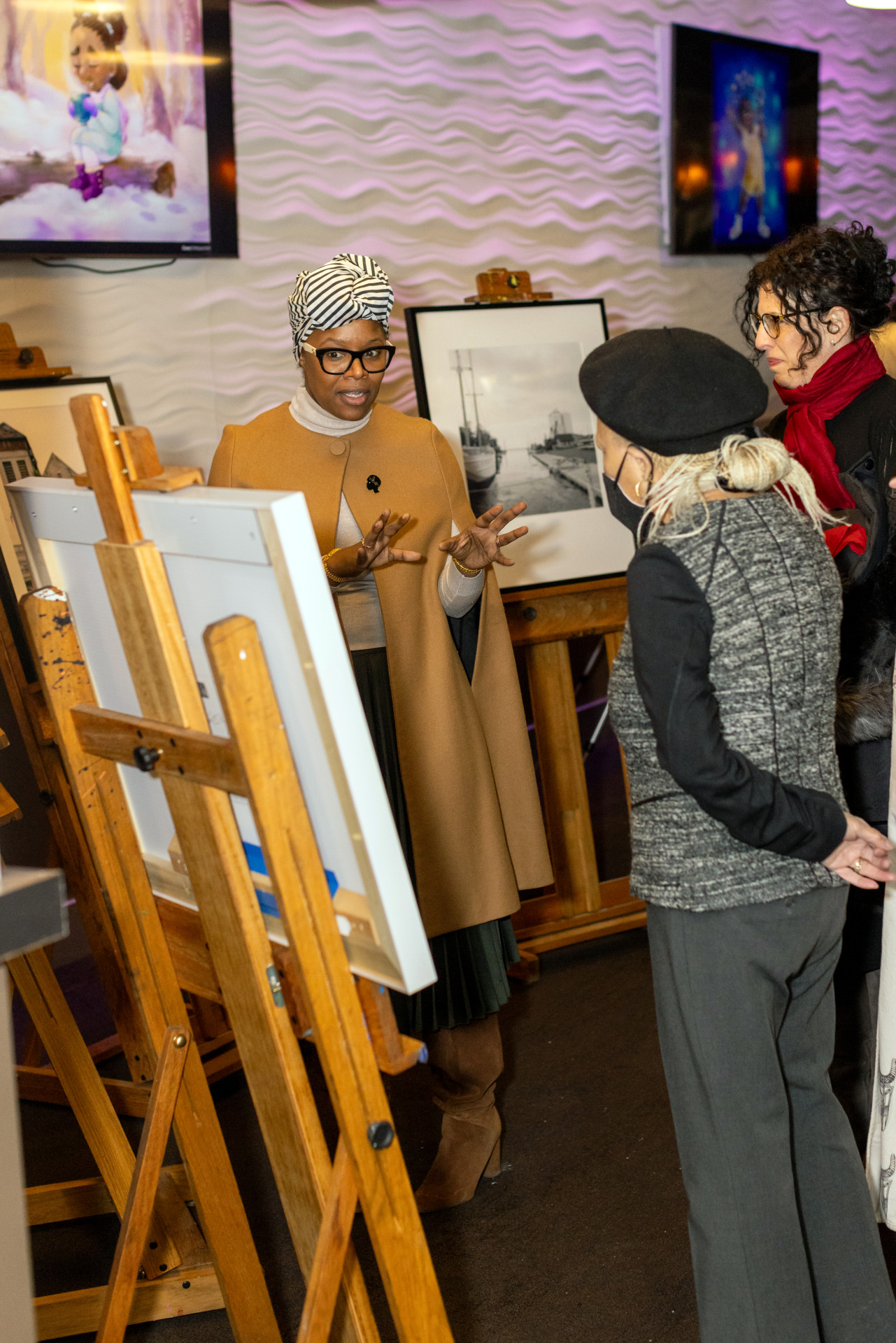 Cjala Surratt talking to people in the Art Gallery