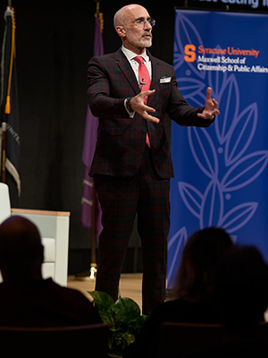 Arthur Brooks delivers a lecture on happiness on the Syracuse University campus