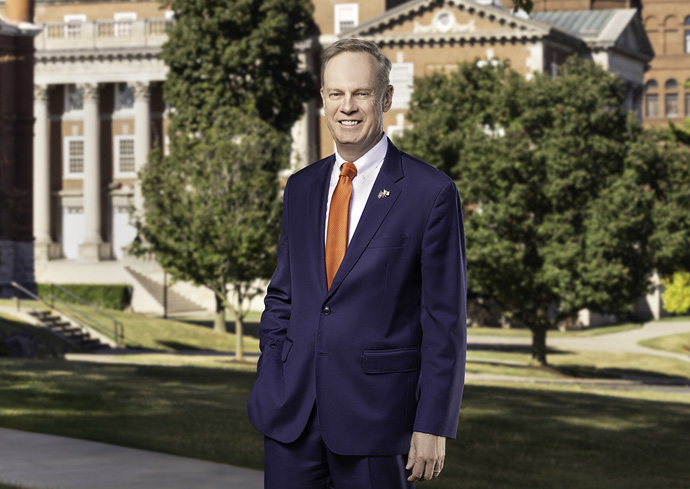 Chancellor Syverud Updates Senate on University Finances, Enrollment, Leaders and Shared Governance