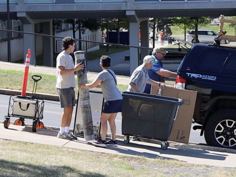 Parents unload car at dorm.
